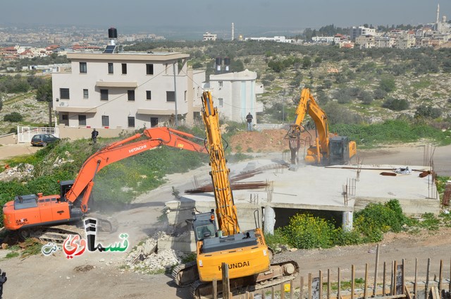 فيديو: قوات كبيرة ومُدججة بالدبابات والصواريخ تهدم اساسات بيت الشيخ غازي عيسى بحجة البناء في ارض المنهال ...